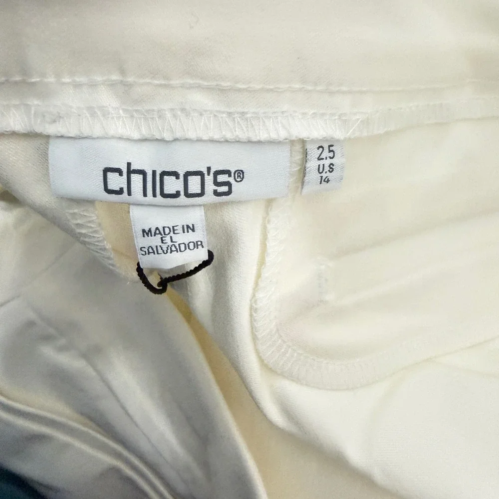 Chico's So Slimming Brigitte Scallop Shorts Womens 2.5 US 14 White Alabaster